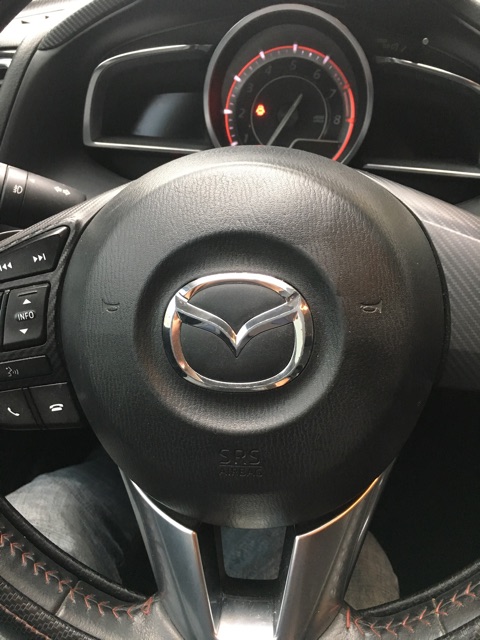 Logo ốp mazda dán đè logo vô lăng cũ