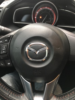 Logo ốp mazda dán đè logo vô lăng cũ