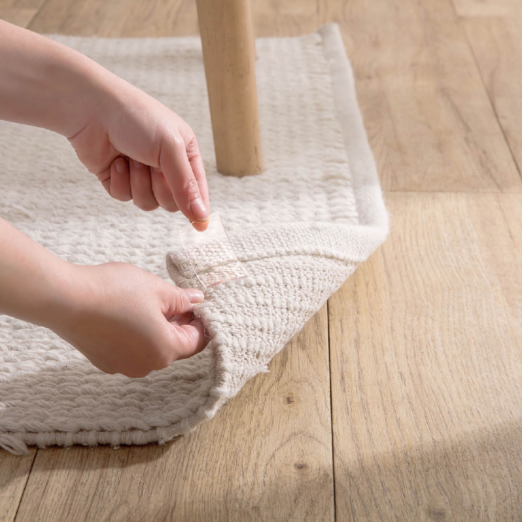 Băng keo hai mặt JUJIAJIA 100 / 300 / 500cm tự dính chắc chắn