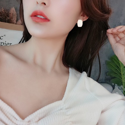 Bông Tai Hình Vuông Cong Titan Ko Đen TT 3462