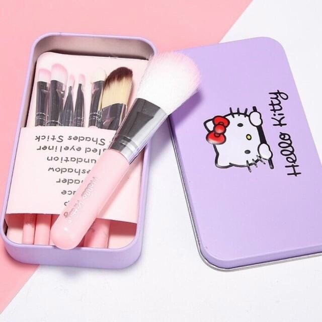 Bộ Cọ trang điểm Hello Kitty 7 Món Hộp Thép Cao Cấp