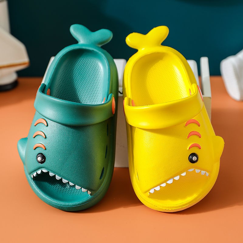 Dép crocs hình cá mập nhiều màu sắc dễ thương cho bé