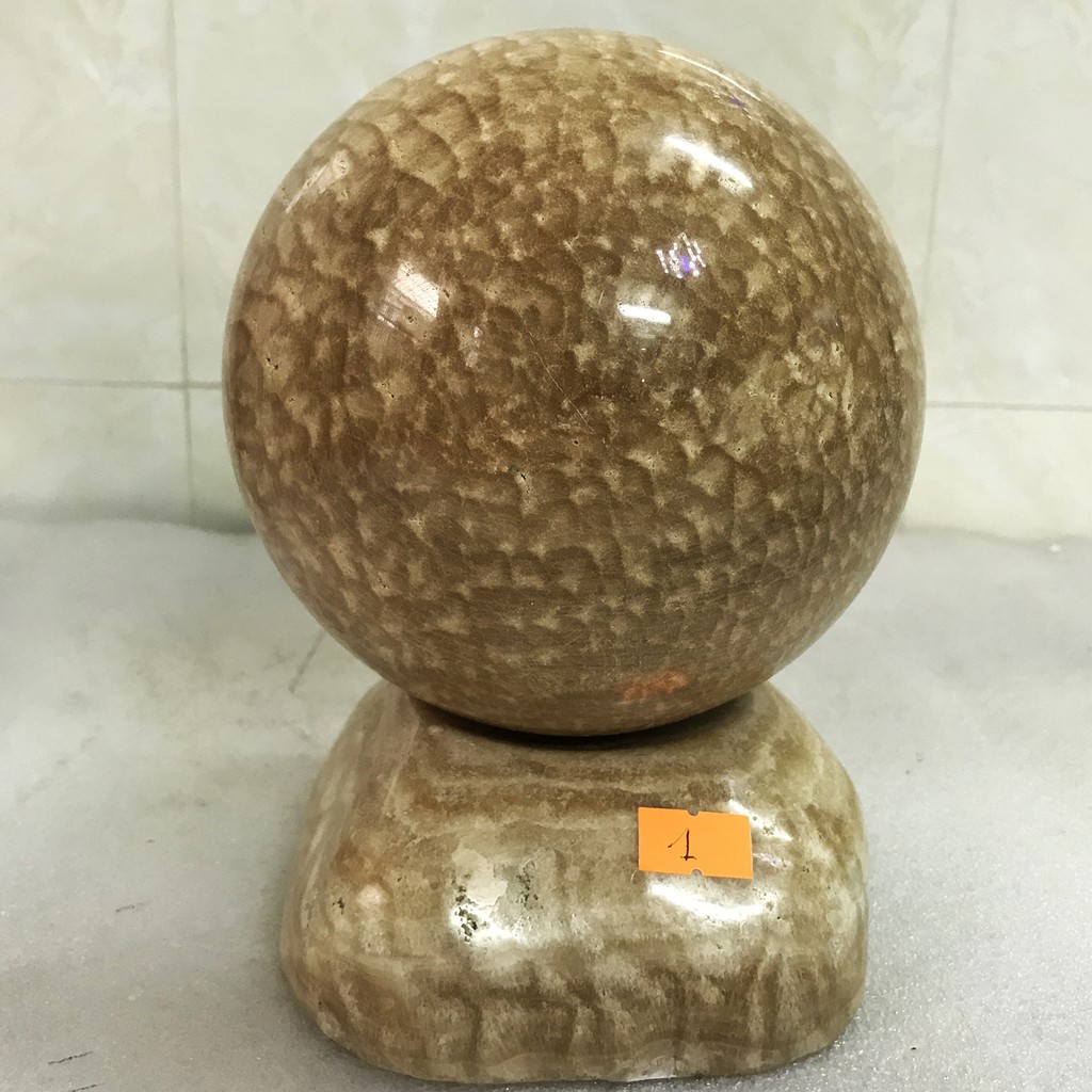 Cầu bi phong thủy đường kính 15 cm màu vàng nâu cho người mệnh Kim và Thổ