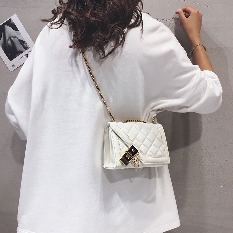 Túi Đeo Chéo Hình Vuông Đính Đá Nhỏ Nhắn Phối Dây Xích Thời Trang Dành Cho Nữ