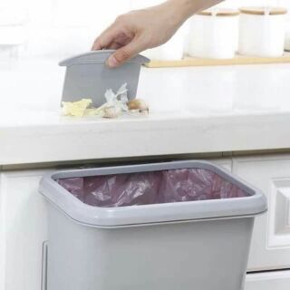 Thùng rác treo để phòng bếp