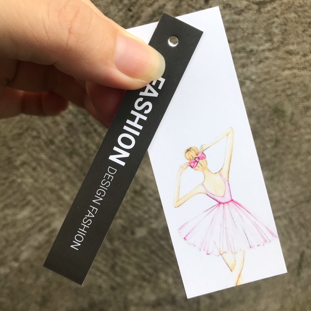 NHÃN MÁC TAG QUẦN ÁO giúp nâng cao thương hiệu quần áo - Giấy bìa cứng cán màng sang trọng set 100 bộ