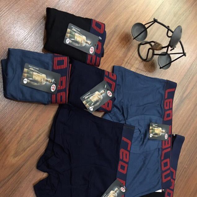 Quần sịp cạp chữ