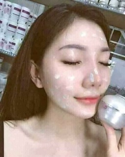 [TẶNG NẠ NGŨ HOA]KEM FACE DƯỠNG TRẮNG DA