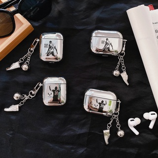 Vỏ bảo vệ hộp sạc tai nghe không dây airpods 1 / 2 / pro hình giày bóng đá cristiano ronaldo / ronaldo có dây đeo móc khóa