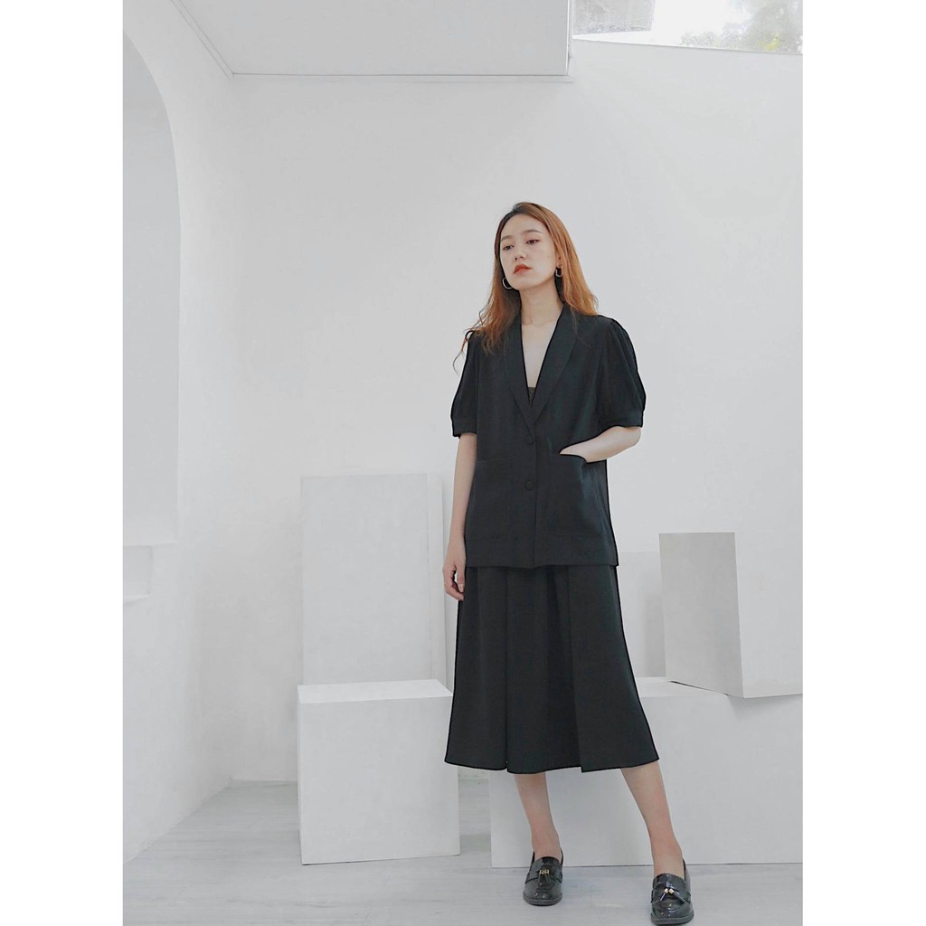 Chicka Chicka - Áo Silk short sleeve blazer - Black | BigBuy360 - bigbuy360.vn