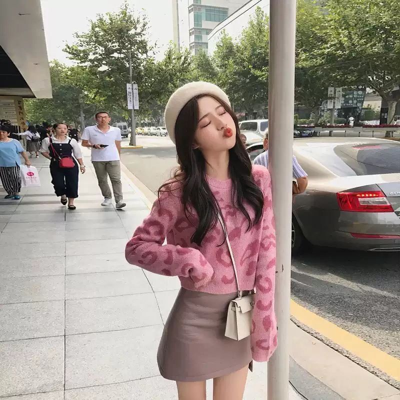 Áo Sweater tay dài dáng rộng họa tiết da báo cá tính trẻ trung