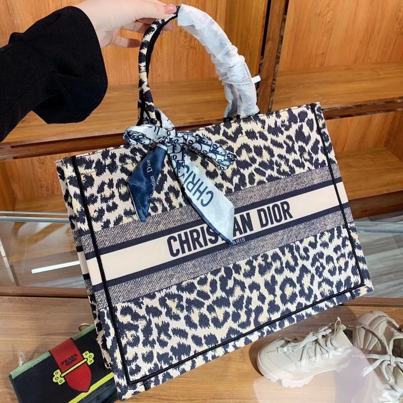 Túi xách CHRISTIAN D phối màu lạ mắt