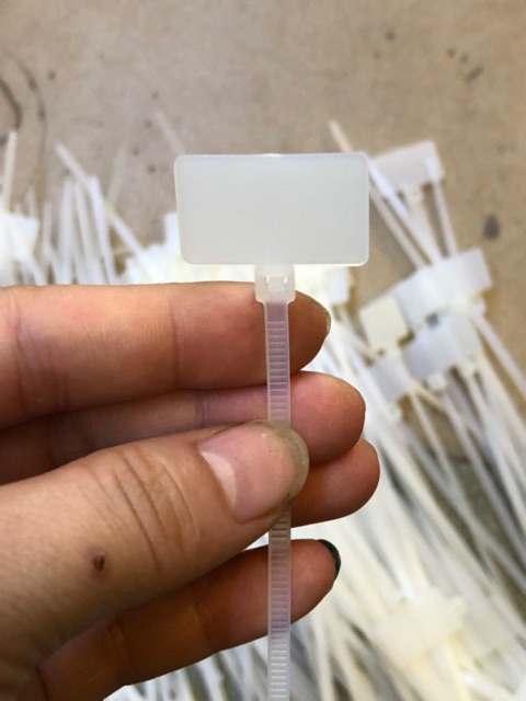 Dây rút, dây thít nhựa trắng dùng để đánh dấu