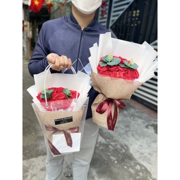 Bó hoa đỏ mix thuỷ tiên vải bố tặng kèm túi H3 thiệp