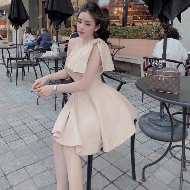 Đầm xoè 1 nơ vai