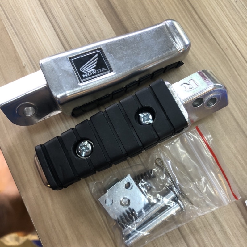 Gác chân sau cánh chim Honda / cục xếp gác chân sau