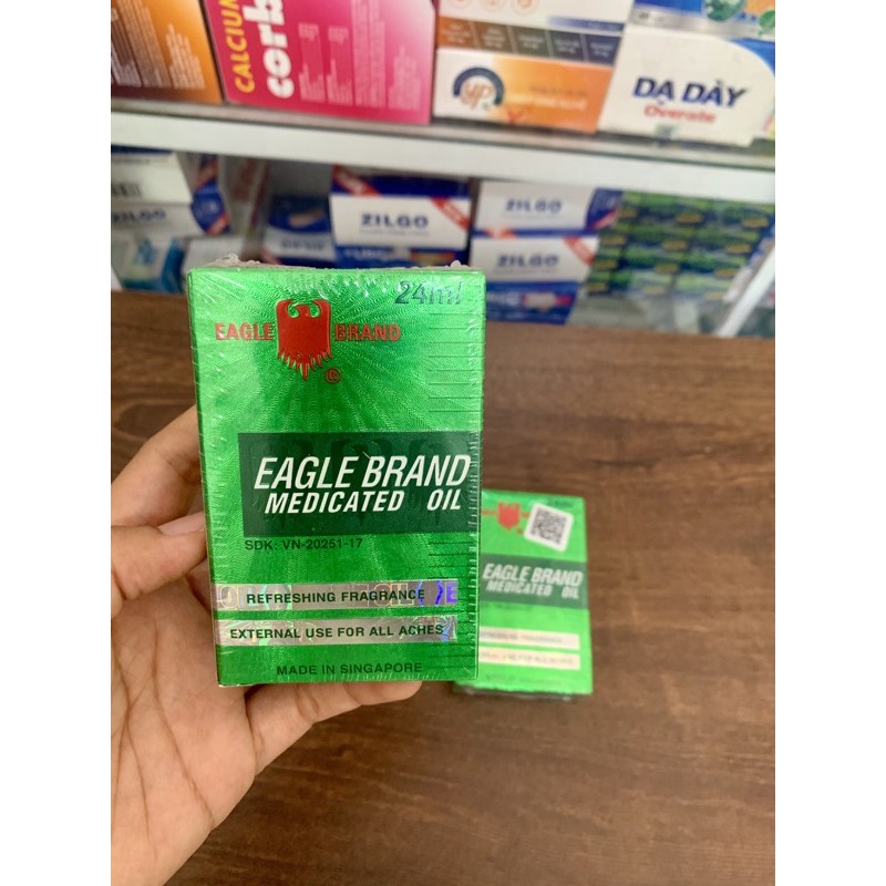 Dầu xanh con ó Eagle Brand Singapore Medicated Oil