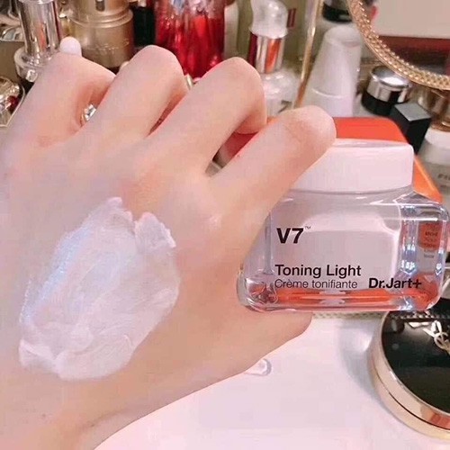 Kem dưỡng trắng da V7 toning light. Kem V7 Hàn quốc chính hãng chuyên dưỡng trắng da và tái tạo da.