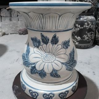 Đôn rạn cao 30cm, mặt đôn rộng 26cm.