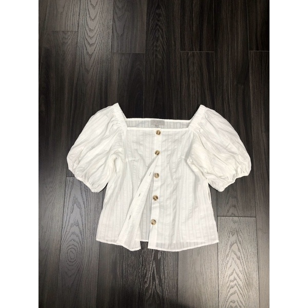 Áo Hobbs tay phồng.