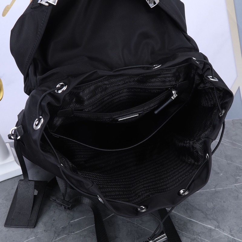 Balo/túi du lịch dây rút cao cấp logo Prada Saffiano có 2 mẫu nhiều ngăn có thể để laptop hàng vip 1-1