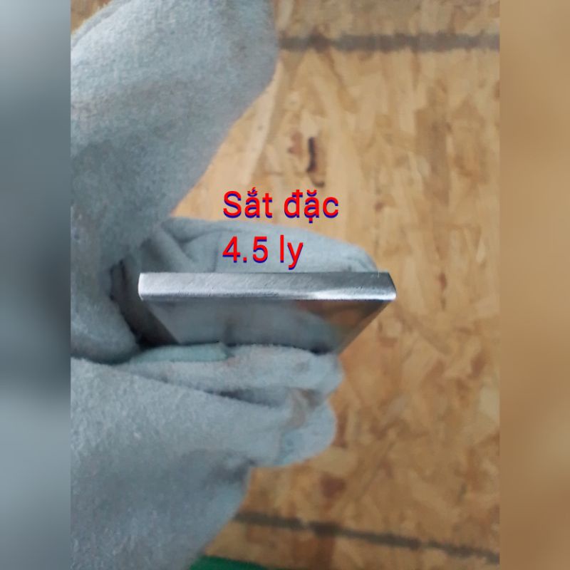 Giá móc treo nón bảo hiểm mô tô ,xe máy.