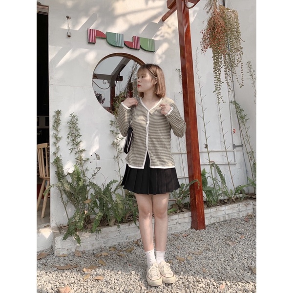 áo thun viền kẻ ngang đóng cúc Ulzzang style
