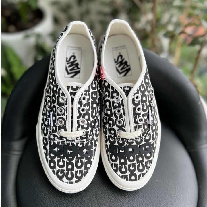 Giày thê thao Vans chữ CDG vault đen trắng cao cấp