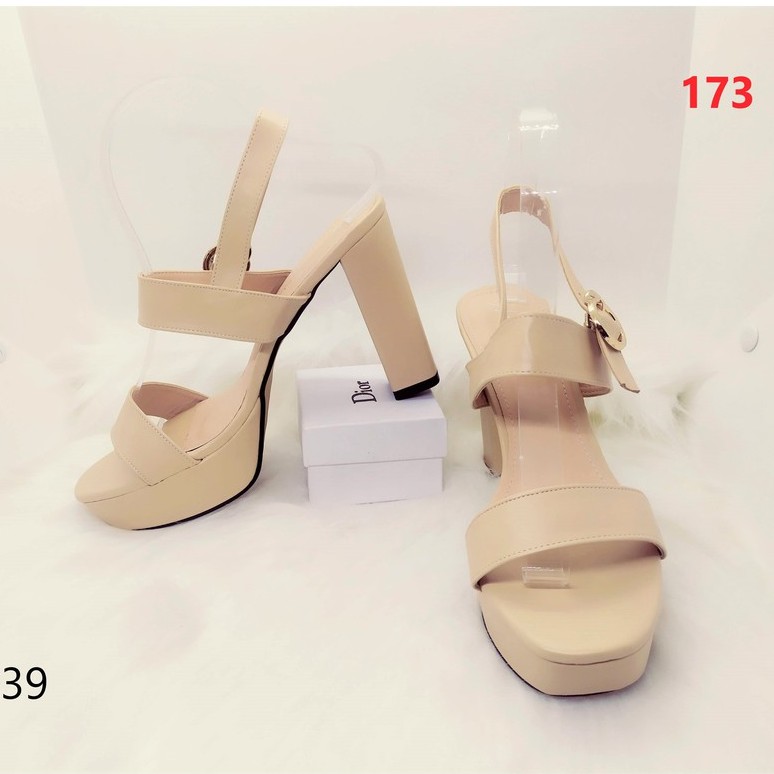 Giày cao gót kiểu xăng đan da bóng, mũi hở tròn, đúp cao 5 cm, gót vuông màu nude cao 15 cm,hở gót