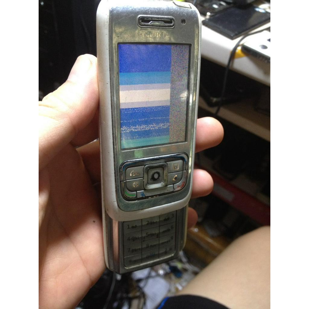 Xác NOKIA E65 lên lỗi màn như hình, máy không bin, không nắp