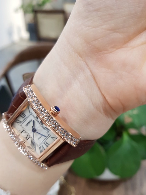 Đồng hồ nữ dây da SKMEI quyến rũ đồng hồ nữ mặt vuông đính đá dây | BigBuy360 - bigbuy360.vn