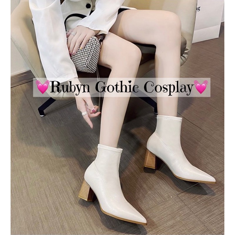 [Sẵn]  Giày Boot cao gót mũi nhọn đế vuông màu trắng kem hottrend ( Size 35 - 39 )