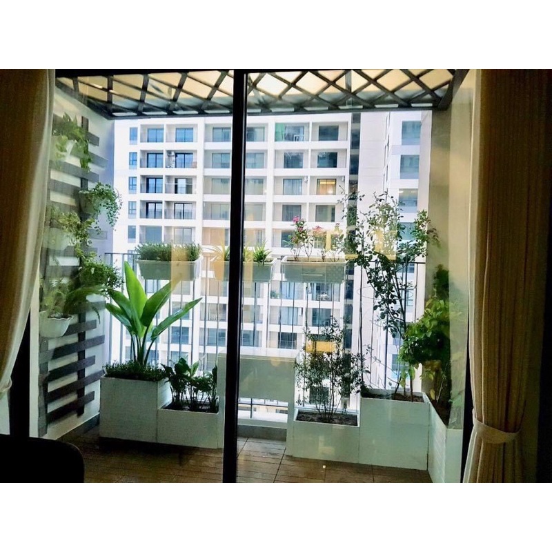 Chậu kẻ composite trang trí ban công sân vườn