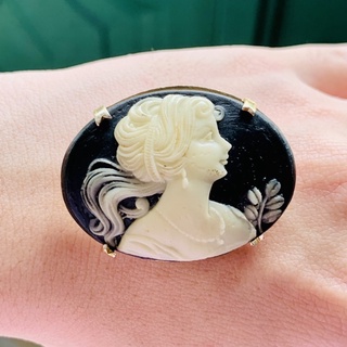 Cài áo Cameo cô gái Hàng Si Nhật