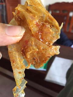 Bánh tráng sate ủ lá chuối