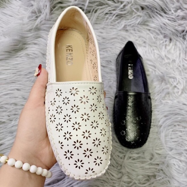 Giày slip on in hoa