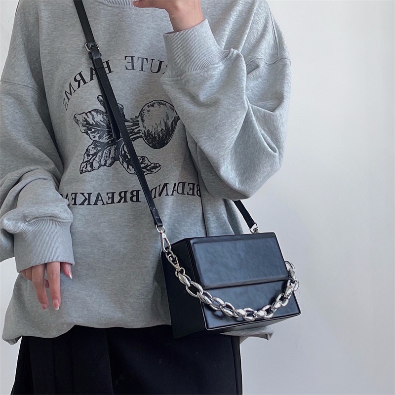 Túi Xách Đeo Vai Kiểu Vuông Nhỏ Phối Dây Xích Thời Trang Cao Cấp