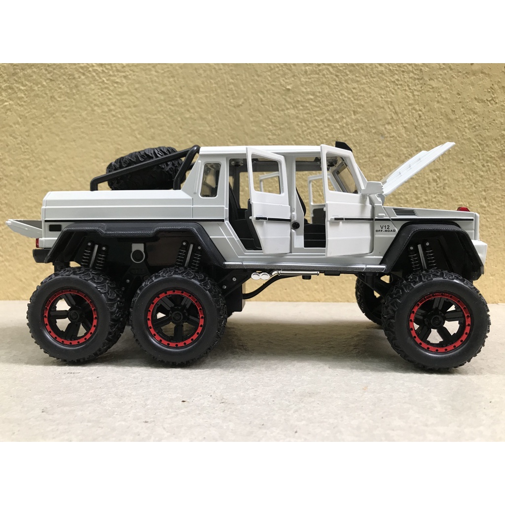 Mô hình xe MERCEDES G63 AMG 6x6 1:24
