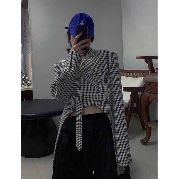 Áo khoác blazer khoét bụng độc đáo cá tính