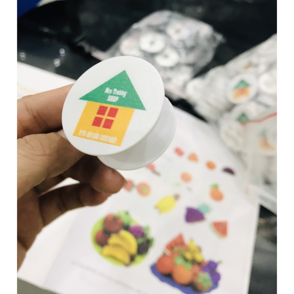 Giá đỡ dán lưng điện thoại quà tặng