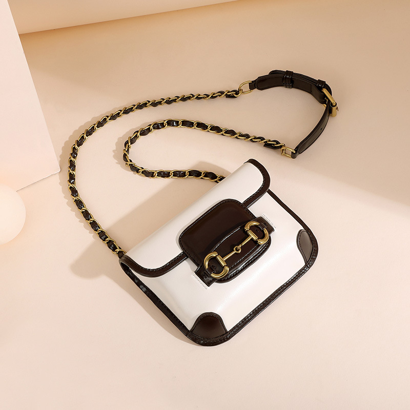 Túi Đeo Chéo Một Bên Vai Có Dây Xích Thiết Kế Thời Trang Mới Dành Cho Bạn Nữ