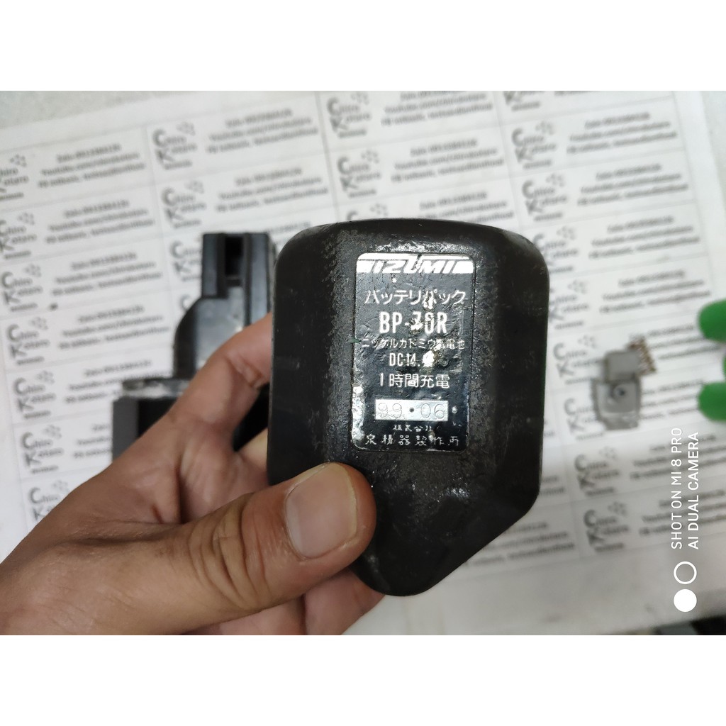 Đáy vỏ pin máy cắt IZUMI BP-70R lắp 8 cell 18650, 20650 hoặc 4 cell 26650