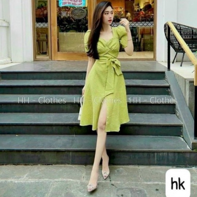 Váy xòe buộc nơ cổ cách điệu