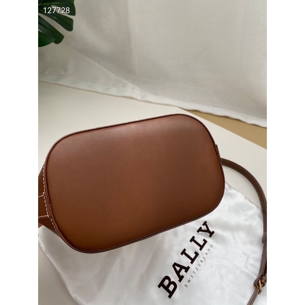 TNS-Túi bucket rút dây siêu  Ballie bucket bag--canvas trắng phối nâu sang trọng