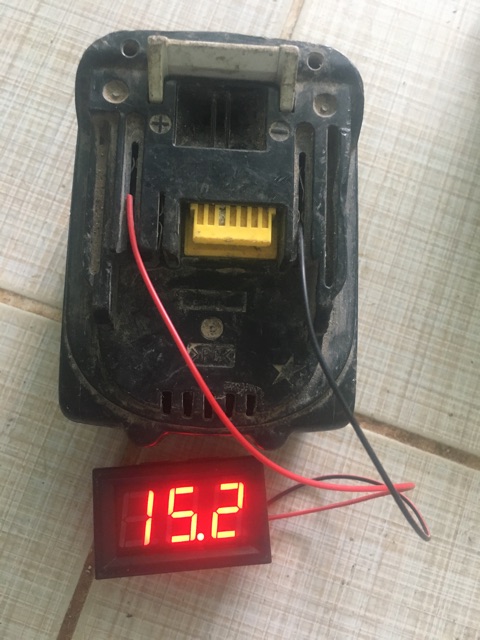 Pin makita zin bãi còn áp 14,4v