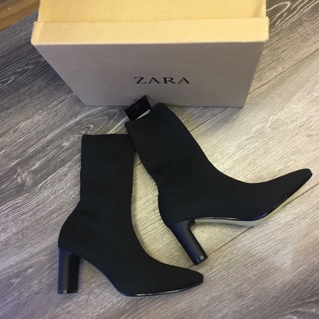 Con bao nhiêu bạn chưa mua được đôi này bên shop ạ??? Ib or coment ngay vì e vừa vê đủ size nha!!!  Sz 35/39   Giá 590k