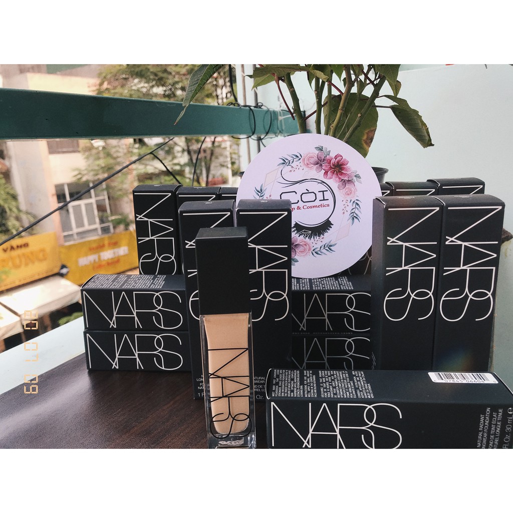 Kem nền NARS Natural Radiant Longwear Foundation