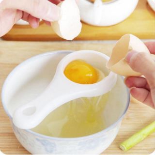 Dụng cụ tách lòng đỏ trứng gà