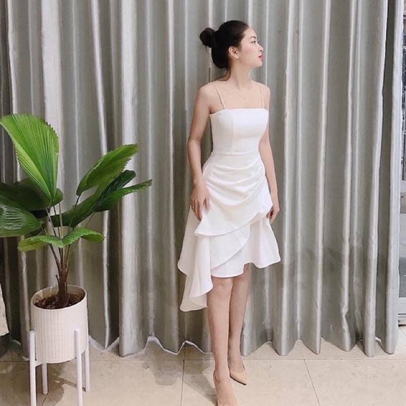 Váy Trắng Hai Dây Đinh Hạt Vạt Chéo size S
