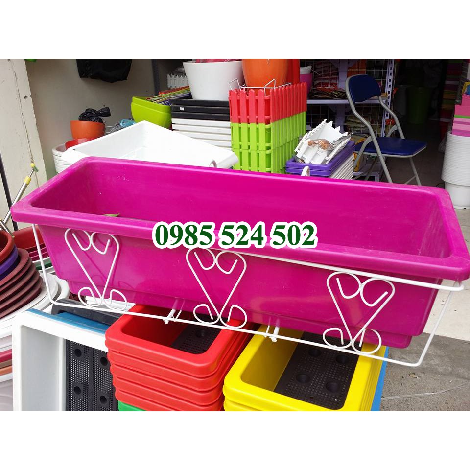 combo 4 chậu chữ nhật dài 67 cm x 23cm x cao 19cm + 4 móc sắt treo ban công kèm theo